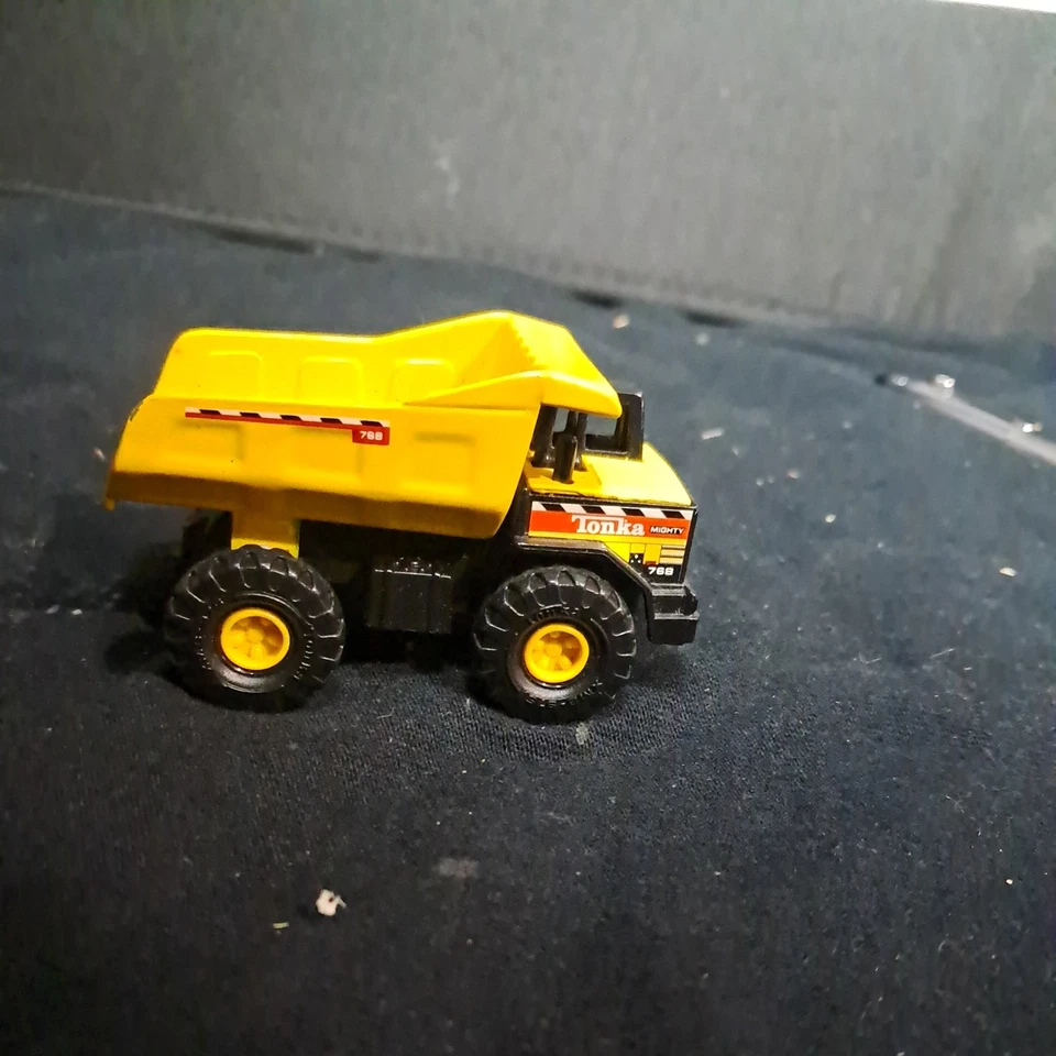 Tonka Maisto Mighty 自卸车 3 英寸压铸金属结构 1998 年二手状况完好罕见玩具 — 第 4/4 张图片