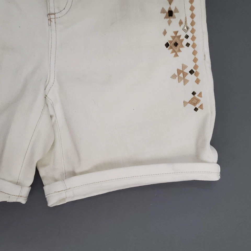 Pantalones Cortos INC Para Mujer Talla 4 Calce Regular Bordados Tiro Bajo Cinturón Elastizados Blancos * Foto 4 de 4