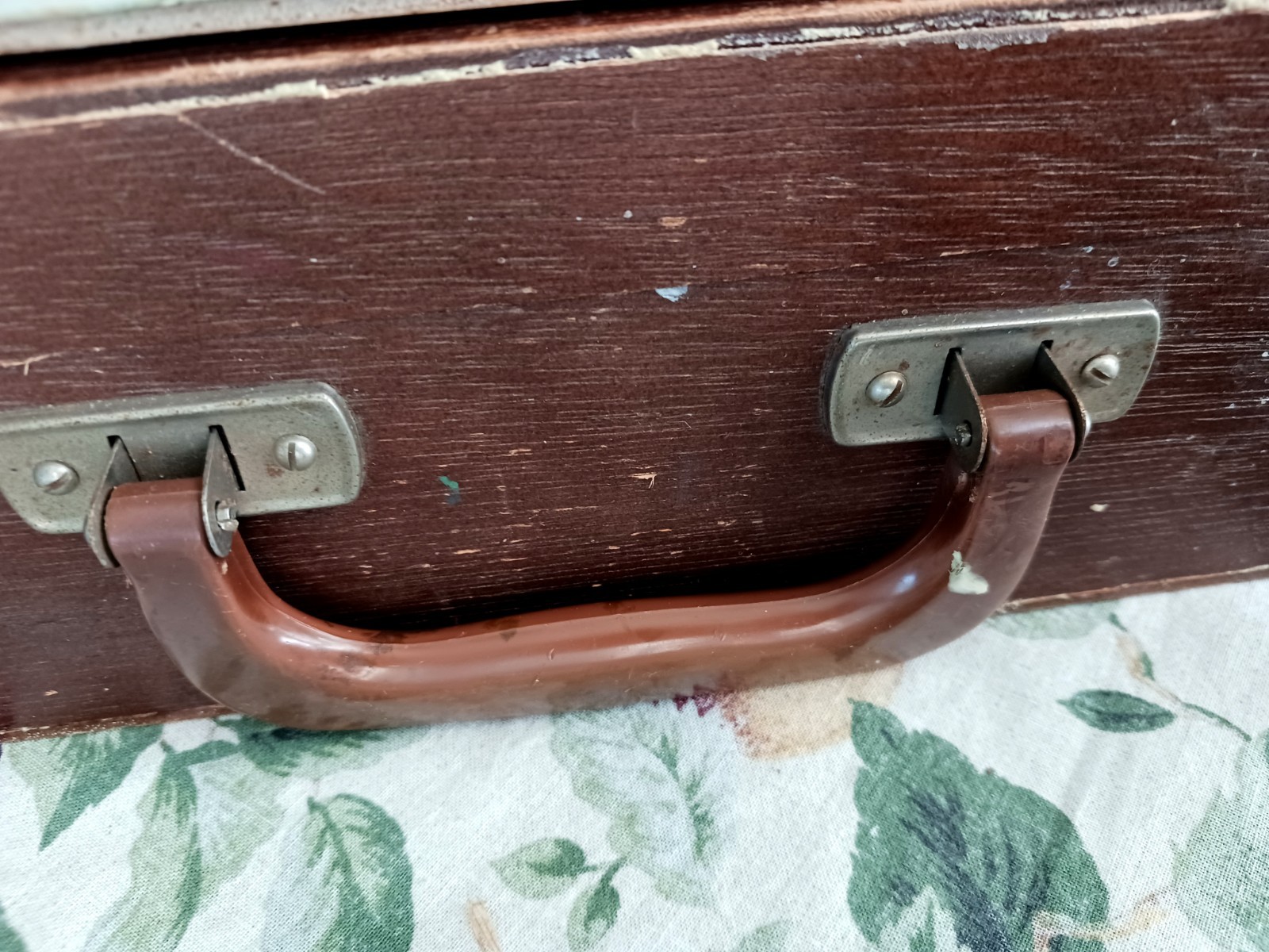 Vintage Art Box With Palettes and Supplies Artist Suitcase Carry Case