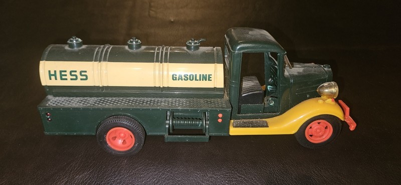 ** Vintage - 1980 - Early HESS - TANKER TRUCK Bank - OK shape but NEEDS cleaning