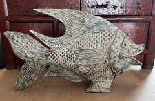 Handgeschnitzter Fisch aus Bali &mdash; Kunstvolles Holzobjekt, einzigartig&dekorativ