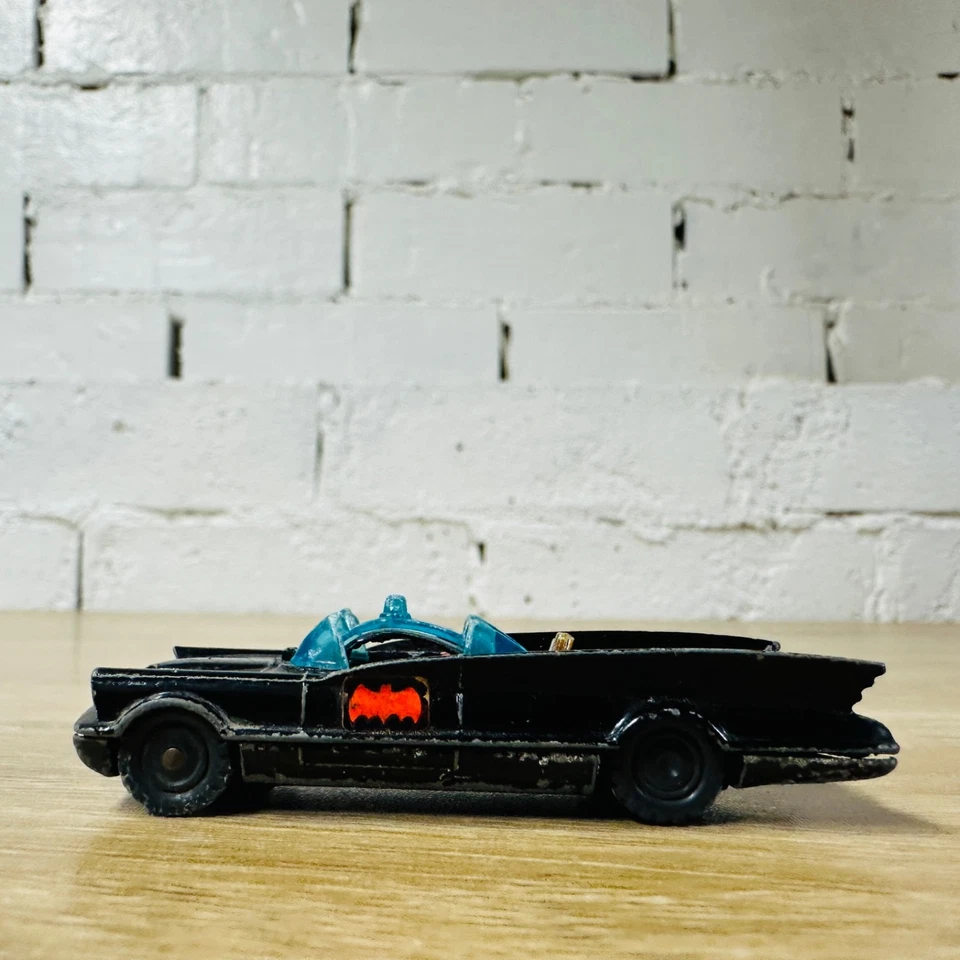 Литой винтажный классический бэтмобиль Husky телесериал Batman масштаб 1:64 - Изображение 3 из 4