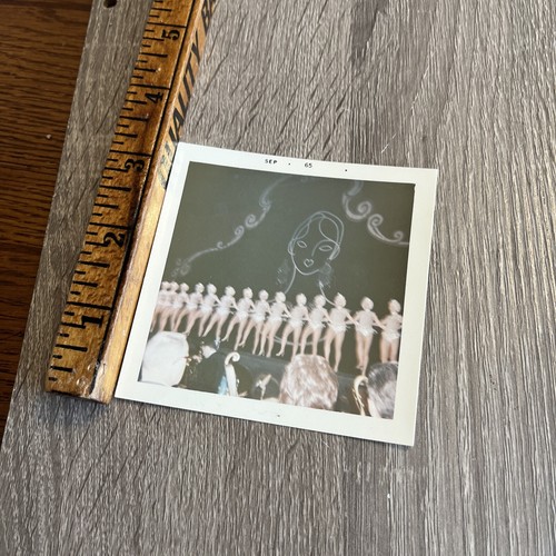1965 Vintage Found Photo Vegas Showgirls Dancing In A Line On Stage Tropicana? - Picture 6 of 6