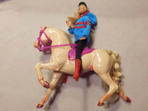 Süpersüßes Barbiepferd mit Barbie als Reiterin, Pferdeschweif zum verstellen - Afbeelding 1 van 3