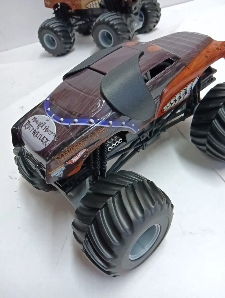 2 Hot Wheels 4 x 4 Monster Trucks Monster Mutt Rotweiler 2010 7 Inches Long -2 - Image 3 of 4