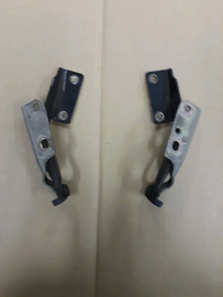 Ford Focus 2003 par de bisagras de capó K098 Foto 4 de 4