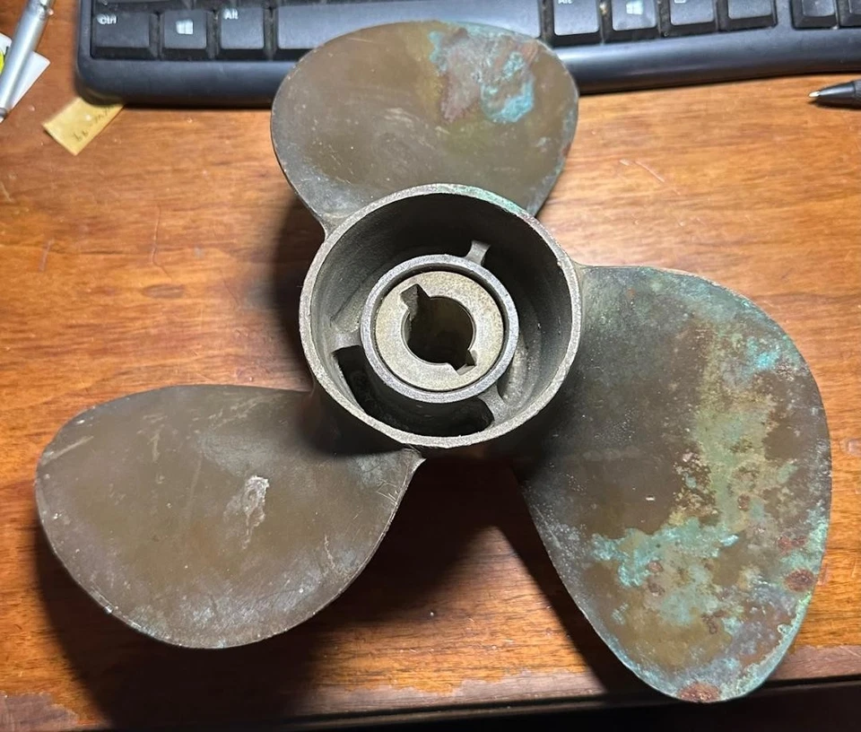 Hélice vintage Michigan SMC 606 10,5" bronce macizo 3 hojas Estate Foto 3 de 4