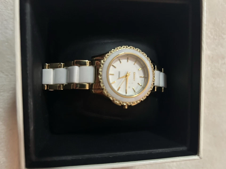 Reloj de cerámica DKNY. Nuevo en la caja. Hermosa cara de cerámica blanca. Oro Foto 3 de 3
