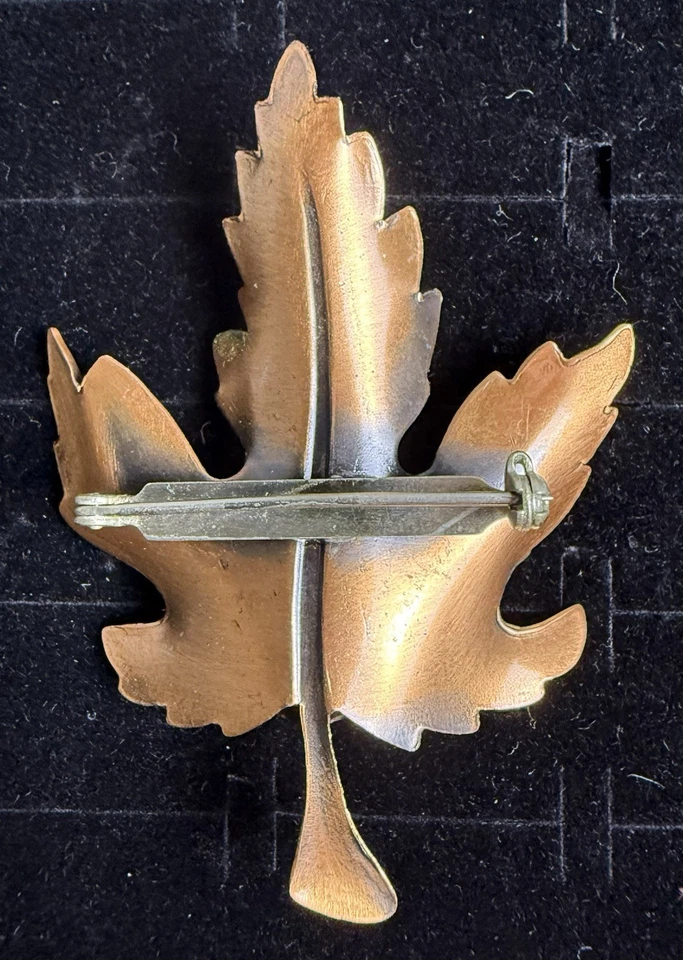 Broche de metal tono cobre hoja otoño/otoño con piedra remolino marrón en el centro Foto 2 de 4