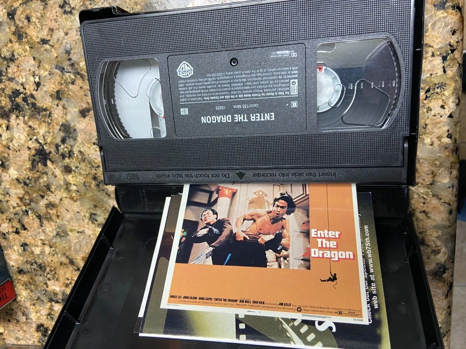 Vintage VHS Bruce Lee Enter The Dragon Martial Arts Minty Clamshell W/ INSERTS Foto 3 de 4