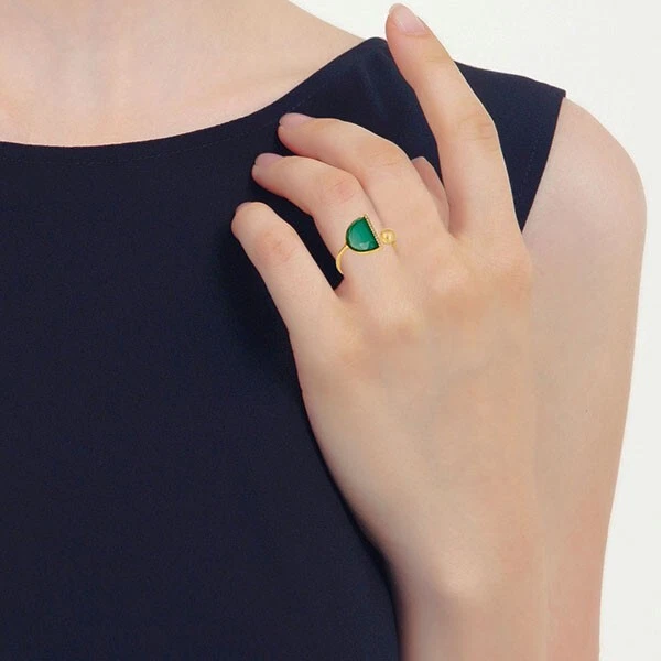 Anillo de dedo en forma de D chapado en oro piedras preciosas anillos ajustables de latón en ónix verde circonita cúbica Foto 4 de 4