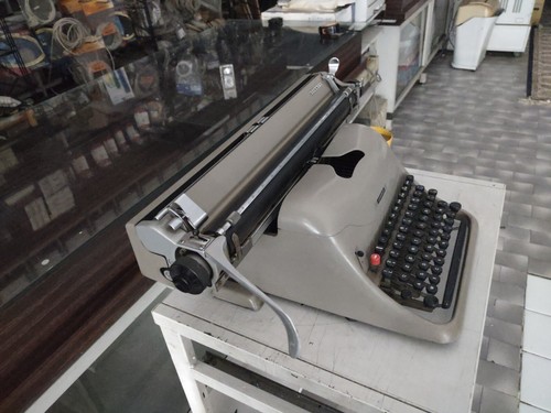OLIVETTI LEXICON 80 del 1949 OLD TYPEWRITER - Foto 3 di 5