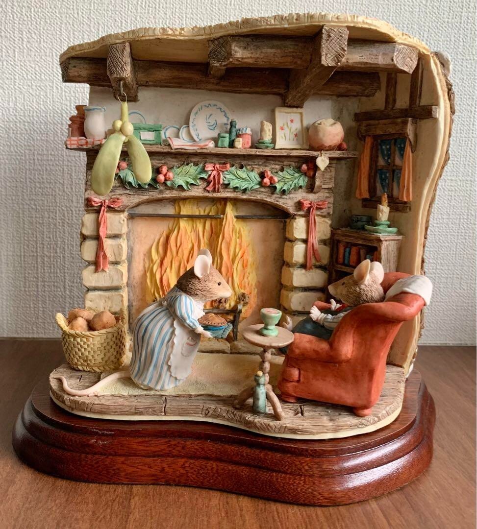 Brambly Hedge Winter Tableau Figurine Ornament Jill Barklem Border