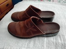 PAIR OF SIZE 10 CLARKS SHOES,CLOGS BROWN