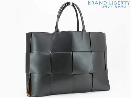 Bottega Veneta Maxi Intrecciato Large Arco Tote Bag in Excellent Condition