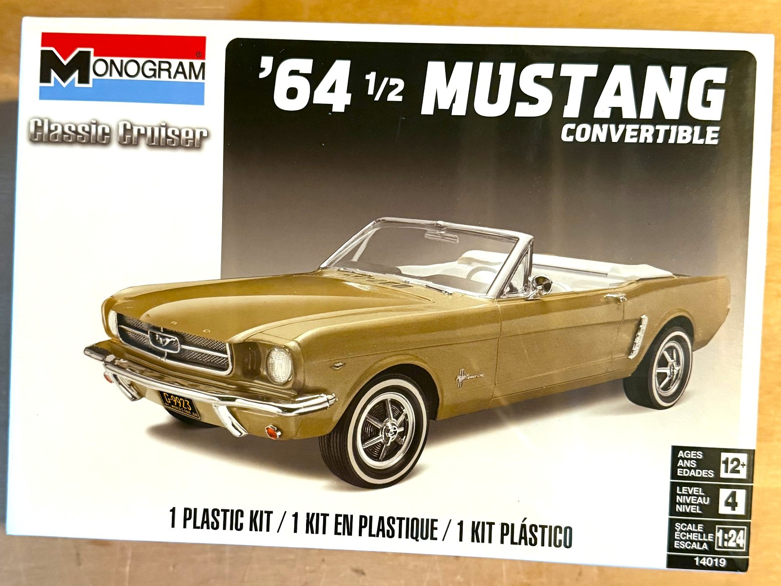 Monogram Classic Cruiser '64 1/2 Mustang Convertible 1:24 Sc