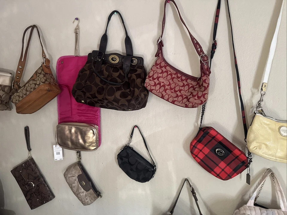 LOT OF Women's BAGS Handbags Purses - Image 4 of 4