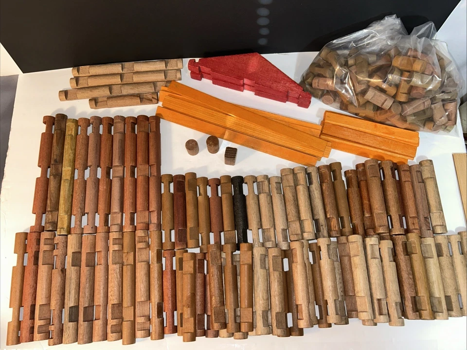 Large Lot 200 Pc Wood Lincoln Logs Lot 5lbs - Image 2 of 4