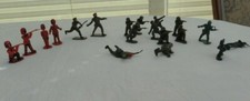 Vintage Crescent Toy Lone Star soldiers army figures  Made Hong Kong