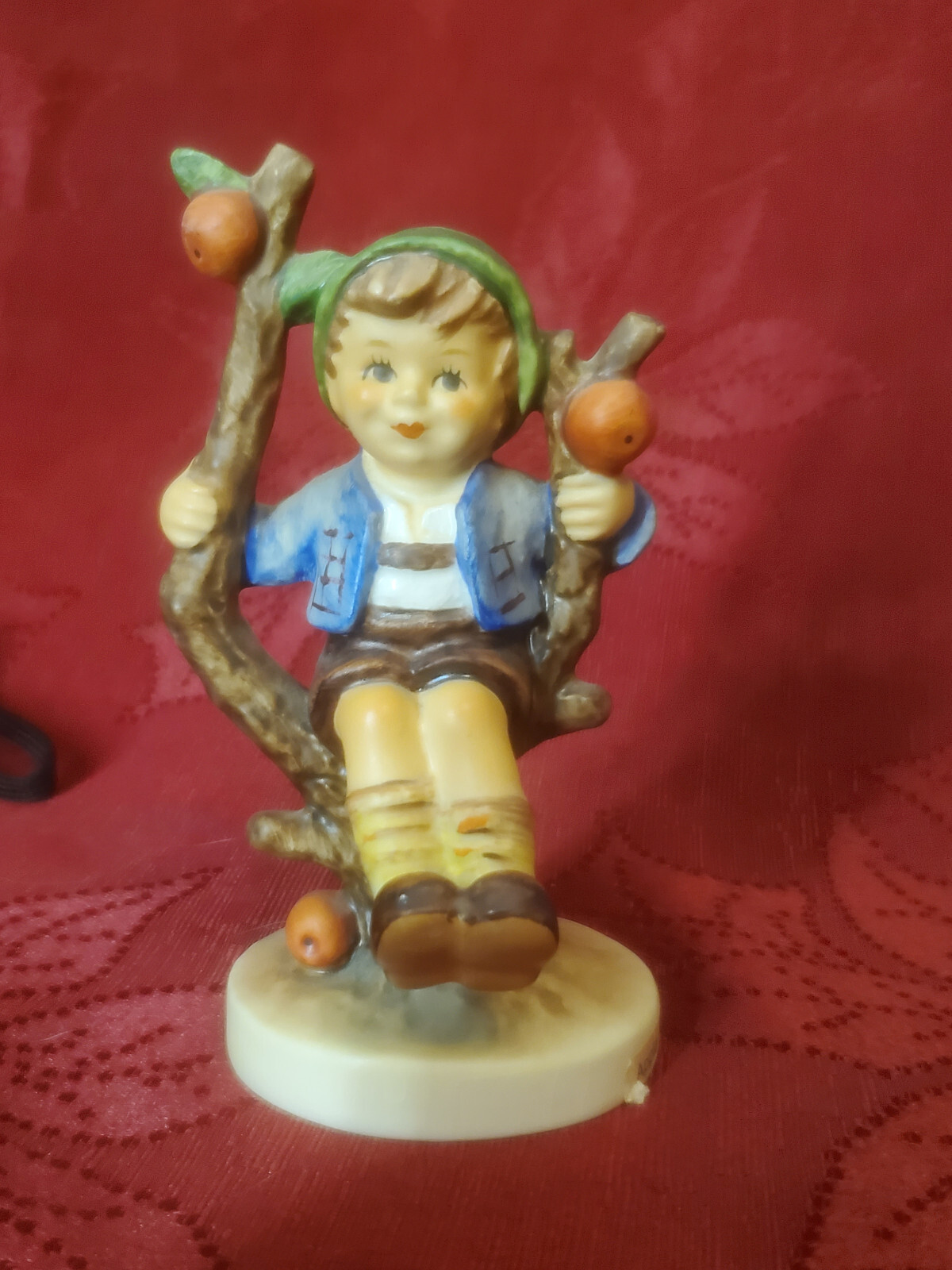 VINTAGE HUMMEL FIGURINES COLLECTIBLES