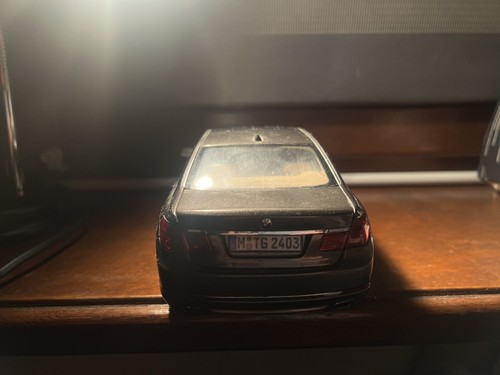 Kyosho - Model samochodu BWM 750Li (seria 7) - Zdjęcie 4 z 11