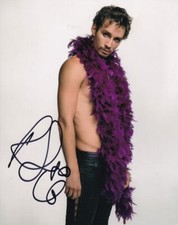 ROBERT SHEEHAN signed Autogramm 20x25cm THE UMBRELLA ACADEMY in Person autograph