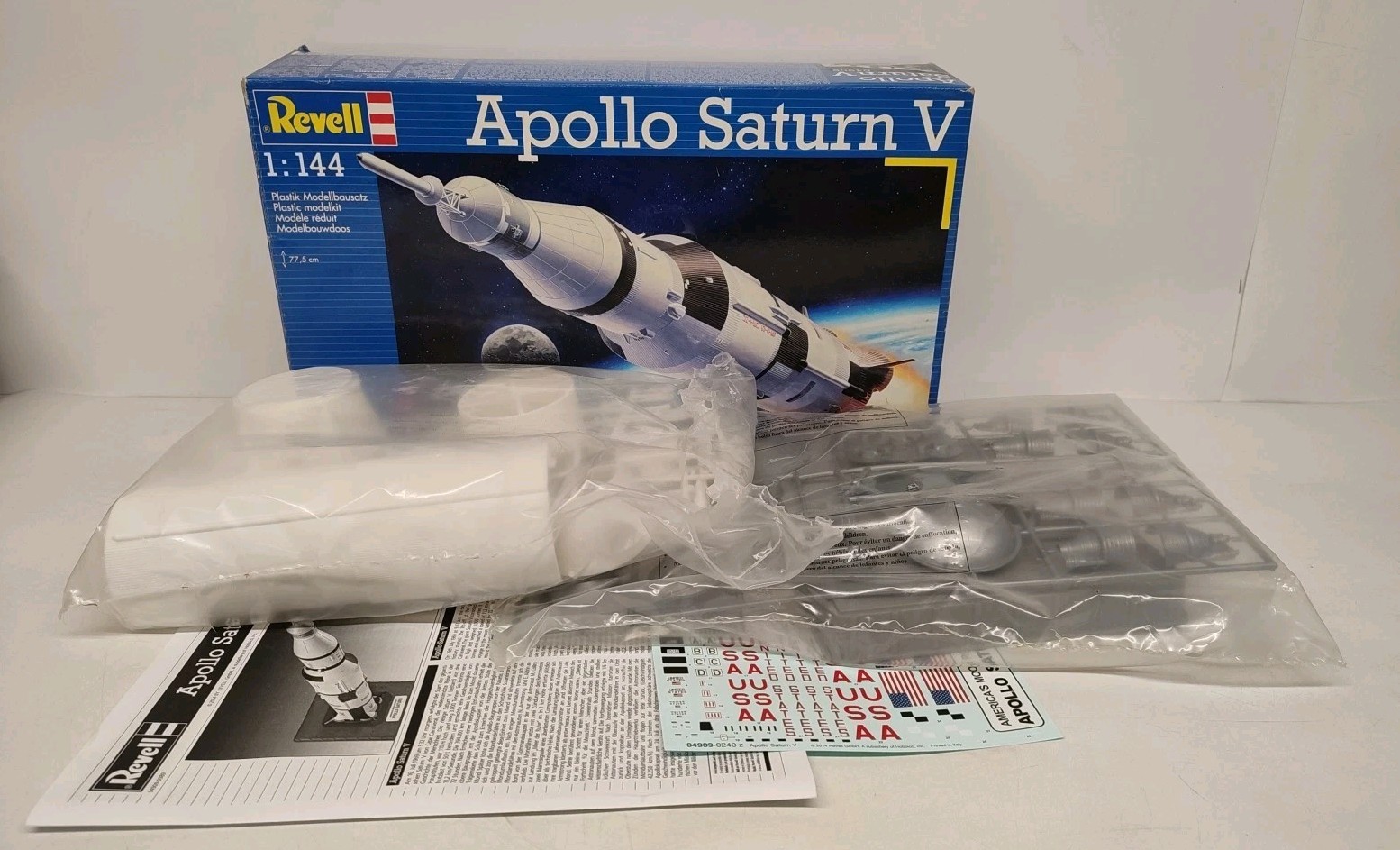 REVELL Apollo Saturn V Rocket 1:144 Aircraft Model Kit 04909