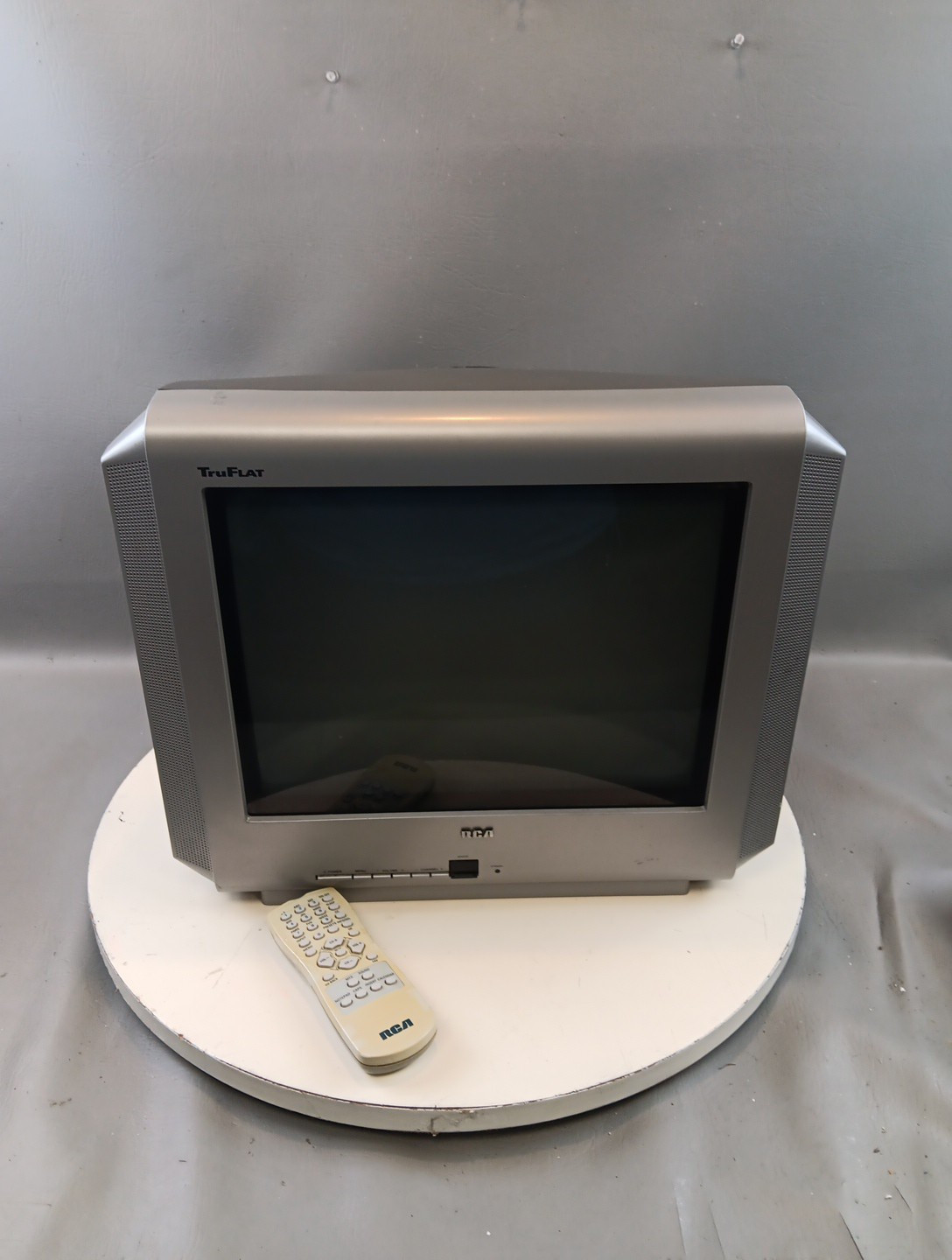 RCA Truflat 14” TV CRT-SDTV Retro Gaming Television W/ Remote 14F512T Works
