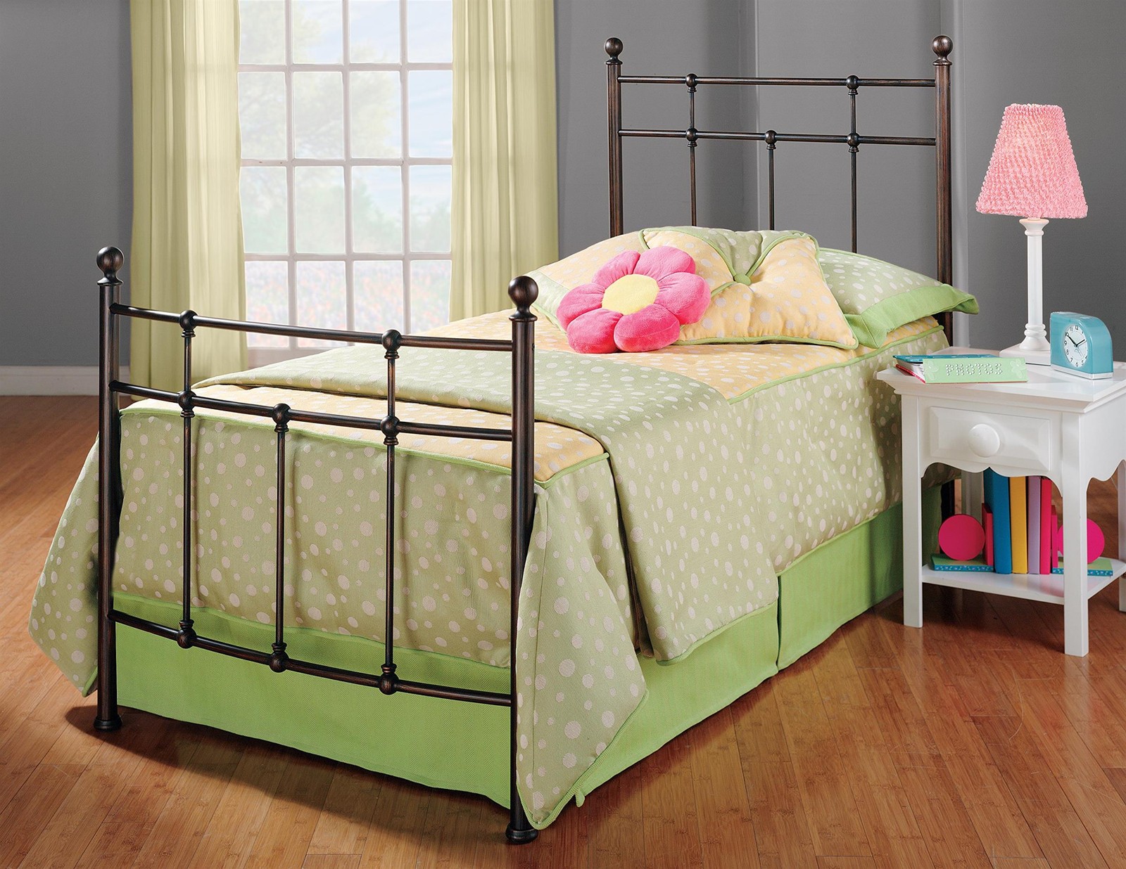 Hillsdale Providence Traditional Queen Metal Spindle Bed in Antique Bronze