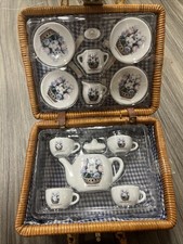 NOB VTG Child's Tea Party Set in Wicker Picnic Basket Easter Bunny, Tulips 13 Pc