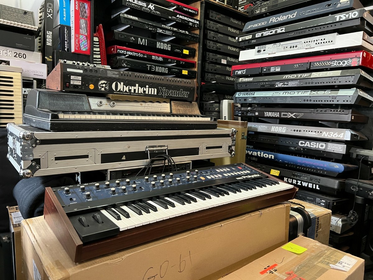 Korg POLY 6 61 key synth / vintage analog keyboard w/ MIDI Korg POLY 6 61 key synth / vintage analog keyboard w/ MIDI