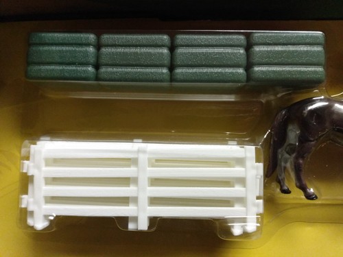 TOMY Ertl ~ John Deere Hauling Set w/ Truck, Trailer, 5075E Tractor and Horses - Picture 10 of 12