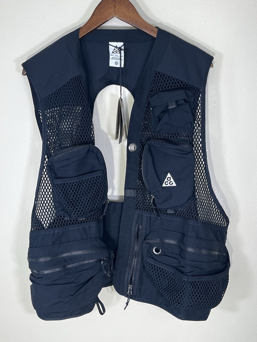 NWT NIKE ACG BUTTLES VEST STYLE DN3919-010 COLOR BLACK SIZE NWT NIKE ACG BUTTLES VEST STYLE DN3919-010 COLOR BLACK SIZE