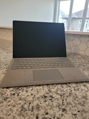 Microsoft Surface Laptop 2 -Touchscreen - Intel i5 8th Gen, 8gb