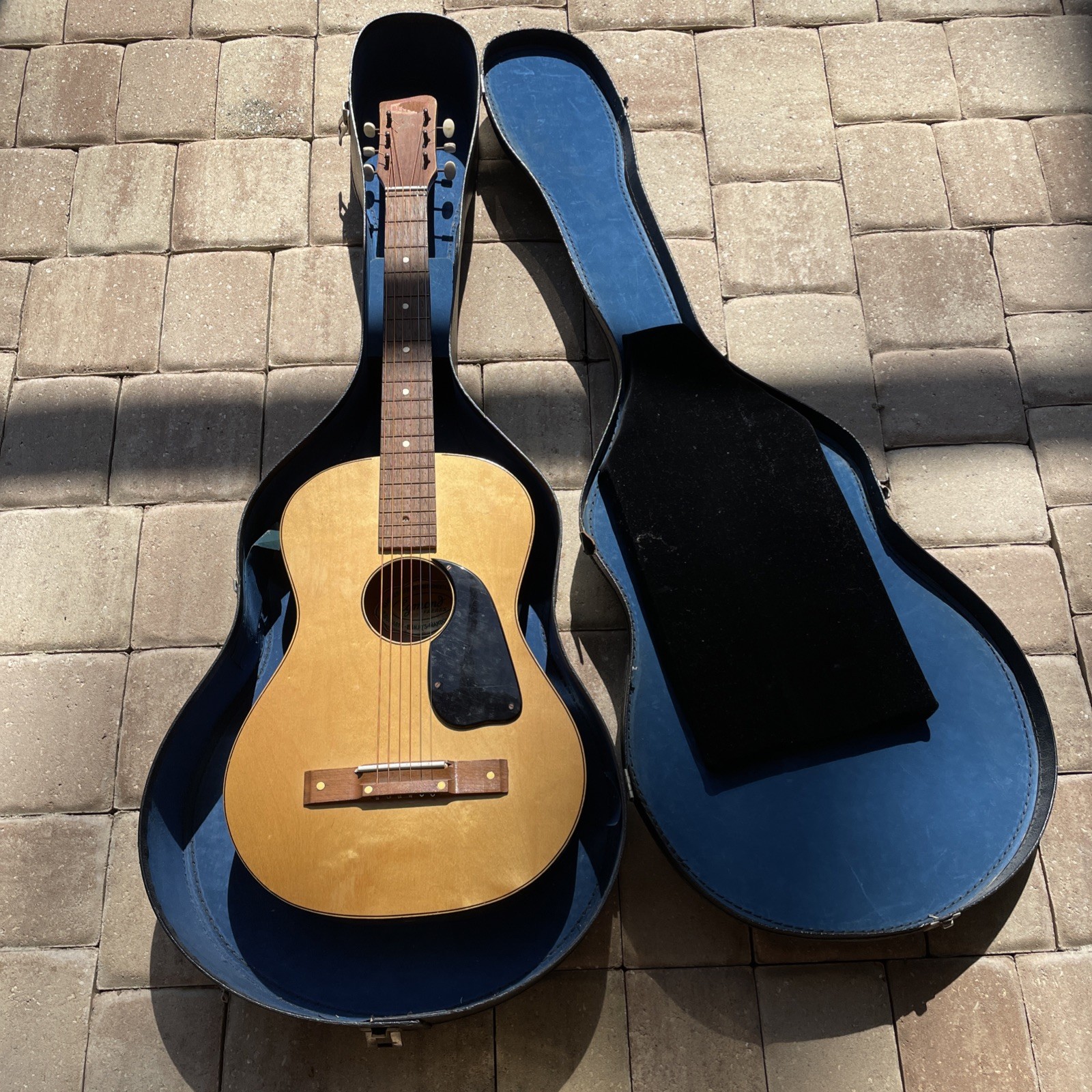 VINTAGE 1960??S 1970??S EGMOND FRÈRES ACOUSTIC GUITAR MADE IN HOLLAND