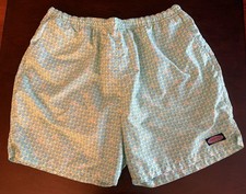 Vineyard Vines Men  s Swim Trunks 2XL Green/Teal Whale Print