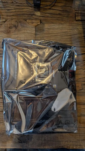 ASUS ROG STRIX X670E-F GAMING WIFI AMD X670 Socket AM5 ATX (90MB1BA0-M0EAY0) - Picture 3 of 12