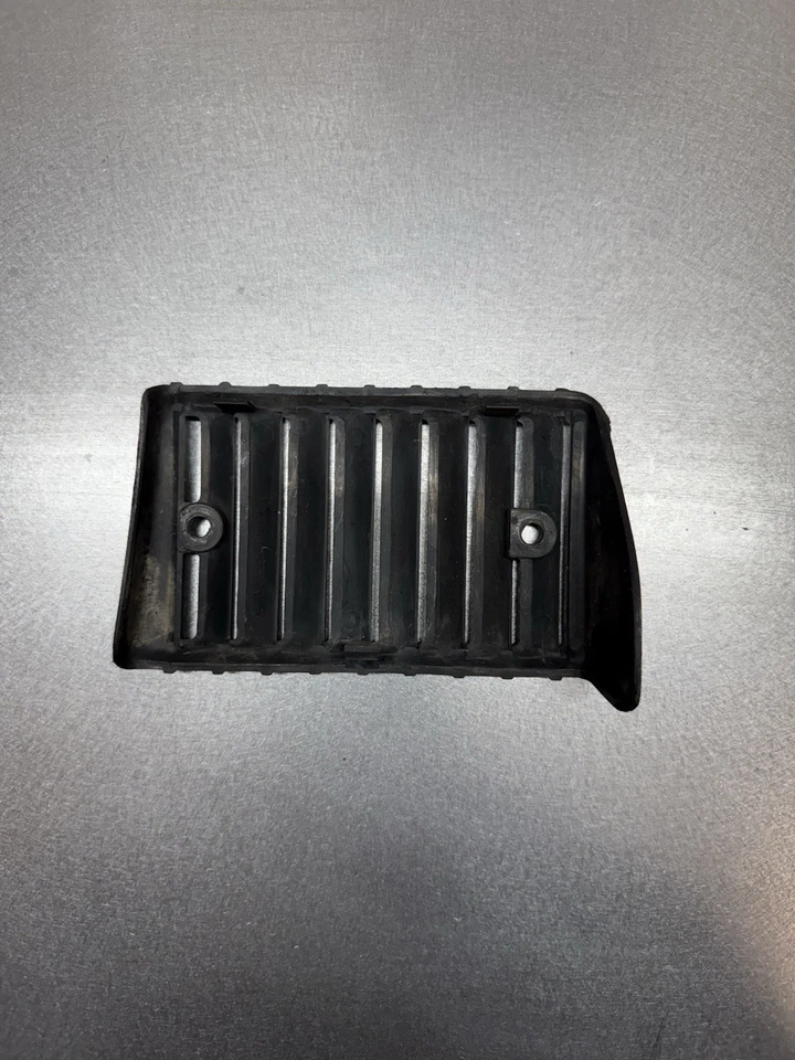 Left Side 79-83 Toyota Pickup B Pillar Vent Trim Foto 2 de 2