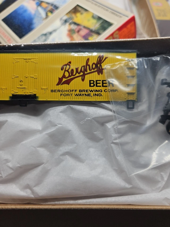 Walthers HO 40' DS Wood End Reefer. Pabst, Blatz Lot of 3 - Image 3 of 4