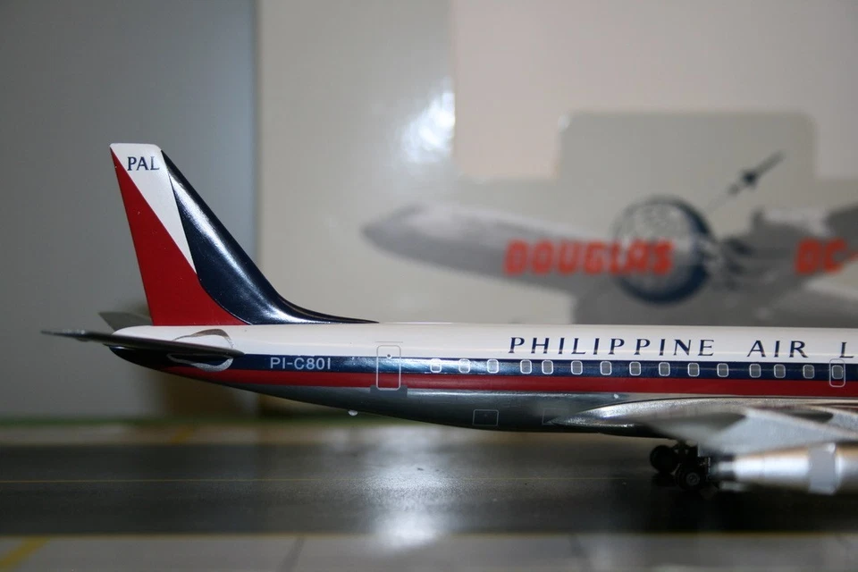 Aeroclassics 1:200 Philippine Airlines Douglas DC-8-53 PI-C801 (AC211166) - Image 4 of 4