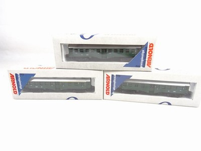 Arnold Personen-Wagen-Set Umbauwagen der DB grün, 3-teilig, M 1:160