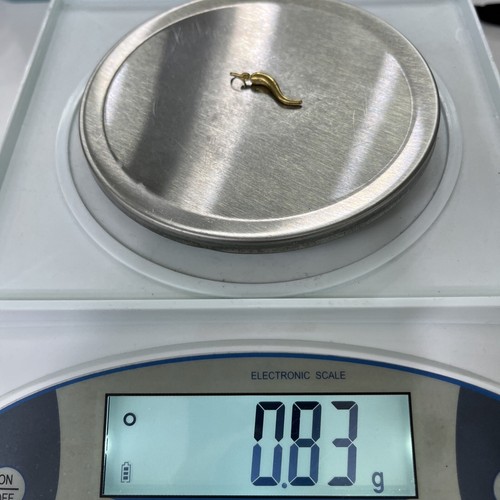 18ct 18K Yellow Gold Cornicello Horn Charm Pendant 25mm 0.83 Grams. Brand New - Picture 5 of 5