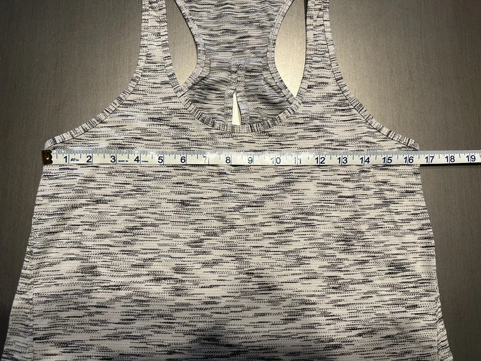 Camiseta sin mangas Lululemon blanca Salute the Sun usada en excelente estado tigre tinte espacial talla 8 Foto 2 de 4