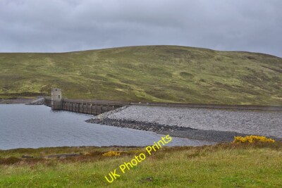 Foto 12x8 Glascarnoch Damm Allt Giubhais Beag c2015