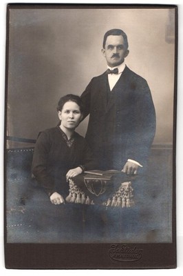 Fotografie Jc. Studer, Amriswil, Portrait eines bürgerlichen Paares 