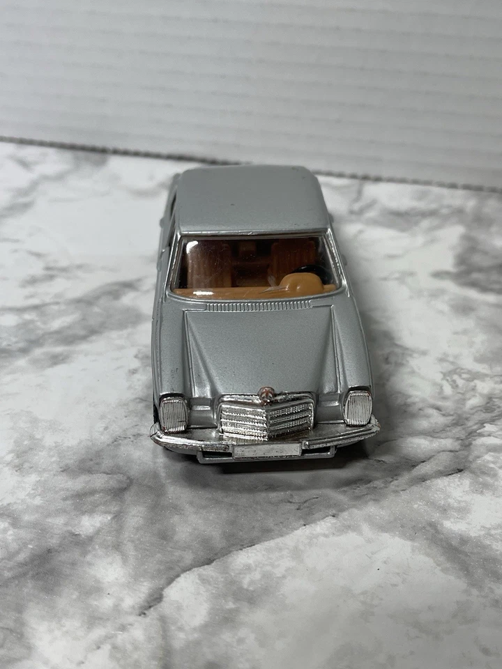 Corgi Mercedes Benz 240 D Silver Diecast Car Model Great Britain - Image 3 of 4