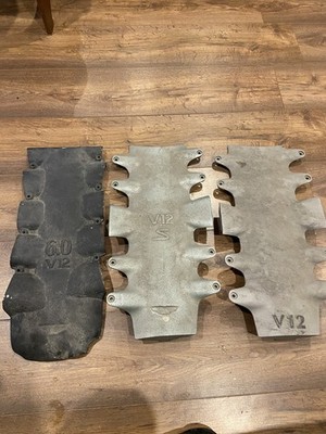 Original Aston Martin V12 Motorabdeckungen x3 - Man Cave Garage Display Memorabilia