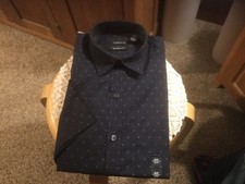 MENNew Van Heusen Classic Dress Shirt. Short Sleeves. 14-14.5. Navy, Pink Dots