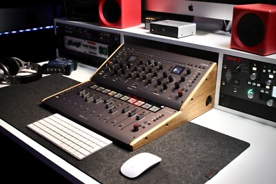 Softube Konsole & Fader MK3 Dual Eiche Ständer aus Synths und Holz
