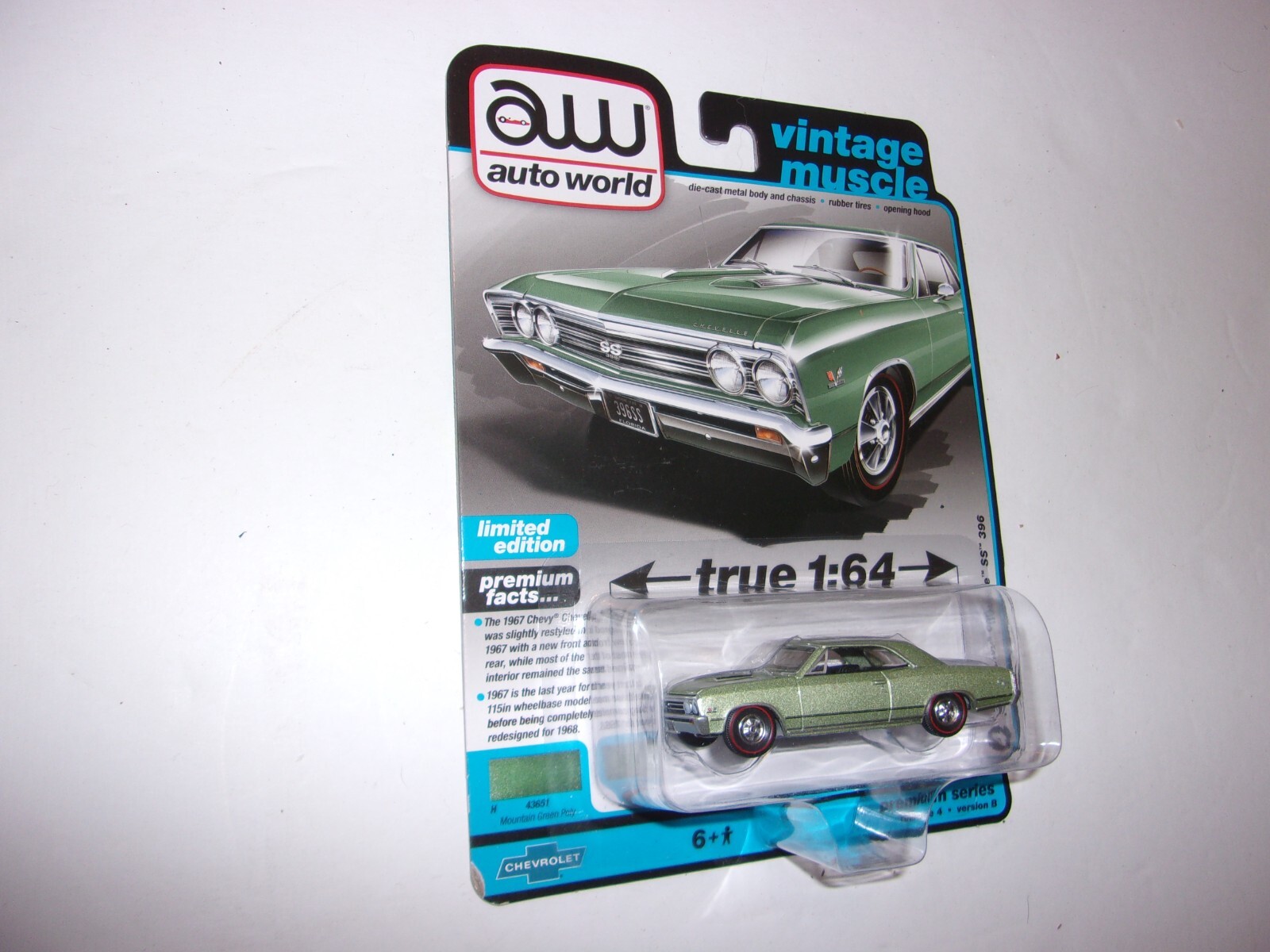 Auto World Vintage Muscle 1967 Chevy Chevelle SS 396 Toy Car